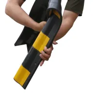 Černo-žlutá gumová ochrana rohů zdí, stěn FLOMA WP41 - délka 120 cm, šířka 10 x 10 cm, tloušťka 1 cm