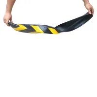 Černo-žlutá gumová ochrana rohů zdí, stěn FLOMA WP93 - délka 100 cm, šířka 10 x 10 cm, tloušťka 1 cm