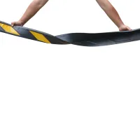 Černo-žlutá gumová ochrana rohů zdí, stěn FLOMA WP93 - délka 80 cm, šířka 10 x 10 cm, tloušťka 1 cm