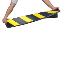 Černo-žlutá gumová ochrana rohů zdí, stěn FLOMA WP56 - délka 100 cm, šířka 14 x 14 cm, tloušťka 1 cm