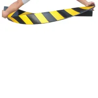 Černo-žlutá gumová ochrana rohů zdí, stěn FLOMA WP56 - délka 120 cm, šířka 14 x 14 cm, tloušťka 1 cm