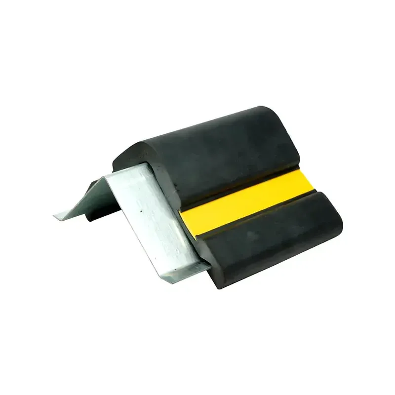 Černo-žlutá gumová ochrana rohů zdí, stěn s ocelovou výstuhou FLOMA WP80 - délka 100 cm, šířka 10 x 10 cm, tloušťka 1 cm