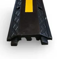 Černo-žlutý gumový kabelový most (2x20x20) FLOMA - délka 100 cm, šířka 15 cm, výška 3 cm