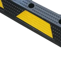 Černo-žlutý gumový parkovací doraz FLOMA WS83 - délka 75 cm, šířka 15 cm, výška 9 cm