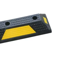 Černo-žlutý gumový parkovací doraz FLOMA WS83 - délka 75 cm, šířka 15 cm, výška 9 cm