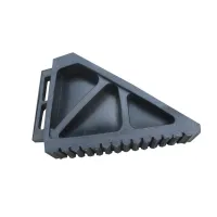 Černý gumový zakládací klín pod kola FLOMA WCF31 - délka 27 cm, šířka 12 cm, výška 18 cm
