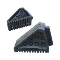 Černý gumový zakládací klín pod kola FLOMA WCF63 - délka 20 cm, šířka 10 cm, výška 15 cm Černý gumový zakládací klín pod kola FLOMA WCF63 - délka 20 cm, šířka 10 cm, výška 15 cm