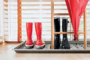 Černý plastový odkapávač na boty FLOMA Popular - délka 35 cm, šířka 71,5 cm, výška 3,3 cm