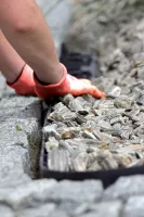 Černý plastový zahradní obrubník GC25 - délka 800 cm, šířka 8,4 cm, výška 4,5 cm