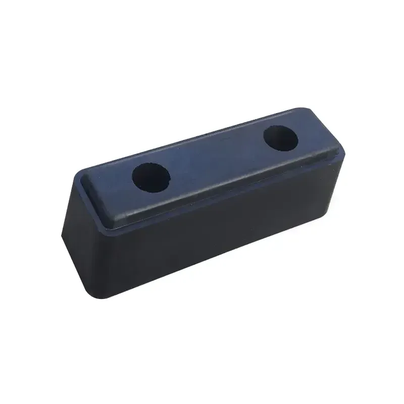 Gumový doraz na nákladní vozidla, návěsy FLOMA DLB44 - délka 20 cm, šířka 8 cm, tloušťka 8 cm