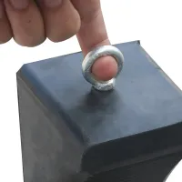 Černý gumový zakládací klín pod kola FLOMA WCF29 - délka 17 cm, šířka 10 cm, výška 10 cm Černý gumový zakládací klín pod kola FLOMA WCF29 - délka 17 cm, šířka 10 cm, výška 10 cm