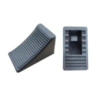 Černý gumový zakládací klín pod kola FLOMA WCF29 - délka 17 cm, šířka 10 cm, výška 10 cm Černý gumový zakládací klín pod kola FLOMA WCF29 - délka 17 cm, šířka 10 cm, výška 10 cm