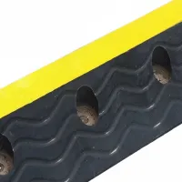 Černo-žlutý gumový parkovací doraz FLOMA WS13 - délka 100 cm, šířka 18 cm, výška 15 cm