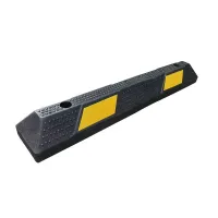 Černo-žlutý gumový parkovací doraz FLOMA WS23 - délka 90 cm, šířka 15 cm, výška 10 cm Černo-žlutý gumový parkovací doraz FLOMA WS23 - délka 90 cm, šířka 15 cm, výška 10 cm