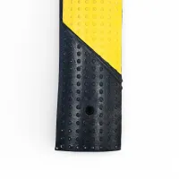 Černo-žlutý gumový zpomalovací práh FLOMA SB79 - délka 100 cm, šířka 10 cm, výška 2 cm