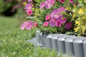 Hnědý plastový zahradní obrubník GC38 - délka 302 cm, výška 10 cm