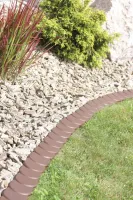Hnědý plastový zahradní obrubník GC80 - délka 383,4 cm, výška 11,5 cm