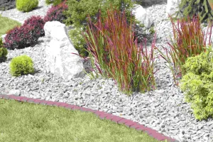 Hnědý plastový zahradní obrubník GC80 - délka 383,4 cm, výška 11,5 cm