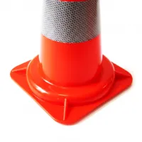 Oranžový plastový (PVC) dopravní reflexní kužel FLOMA CF46 - délka 29,5 cm, šířka 29,5 cm, výška 50 cm