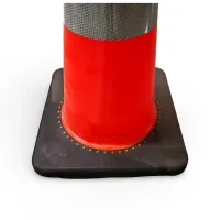 Oranžový plastový (PVC) reflexní kužel s podstavcem FLOMA CF93 - délka 36 cm, šířka 36 cm, výška 75 cm