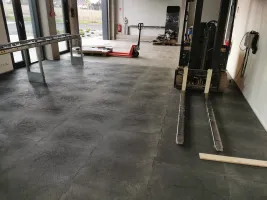 Plastová hladká kuličková puzzle podlahová deska FLOMA RePVC T621P - délka 116 cm, šířka 78 cm, výška 1,2 cm