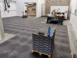 Plastová hladká kuličková puzzle podlahová deska FLOMA RePVC T621P - délka 116 cm, šířka 78 cm, výška 1,2 cm