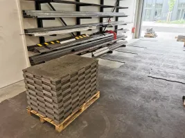 Plastová hladká kuličková puzzle podlahová deska FLOMA RePVC T621P - délka 116 cm, šířka 78 cm, výška 1,2 cm