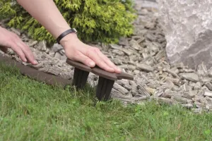 Šedý plastový zahradní obrubník GC80 - délka 383,4 cm, výška 11,5 cm