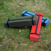 Červená pěnová skládací karimatka NILS CAMP NC1768 - délka 188 cm, šířka 60 cm, výška 2 cm