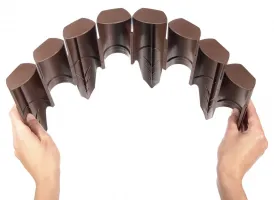 Hnědý plastový zahradní obrubník GC50 - délka 250 cm, výška 22,8 cm