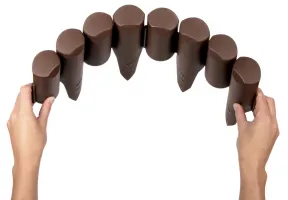 Hnědý plastový zahradní obrubník GC50 - délka 250 cm, výška 22,8 cm