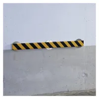 Černo-žlutá reflexní ochrana zdí, stěn se šroubem - délka 100 cm, šířka 4 cm, výška 1,1 cm