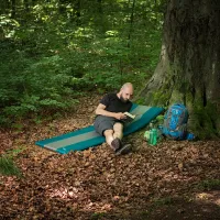 Zelená samonafukovací karimatka NILS CAMP NC4340 - délka 195 cm, šířka 60 cm, výška 5 cm Zelená samonafukovací karimatka NILS CAMP NC4340 - délka 195 cm, šířka 60 cm, výška 5 cm