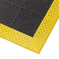Černá plastová děrovaná rohož Cushion Lok HD Grip Step - délka 107 cm, šířka 183 cm, výška 2,2 cm F
