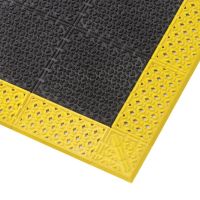 Černá plastová rohož Cushion Lok HD Solid Grip Step - délka 107 cm, šířka 183 cm a výška 2,2 cm