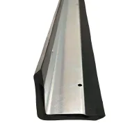 Černo-žlutá gumová ochrana rohů zdí, stěn s ocelovou výstuhou FLOMA WP80 - délka 100 cm, šířka 10 x 10 cm, tloušťka 1 cm