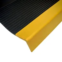 Černo-žlutý gumový nášlap na schody FLOMA ST50 - délka 32 cm, šířka 150 cm, výška 0,4 cm