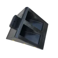 Černo-žlutý gumový zakládací klín pod kola FLOMA WCF28 - délka 33 cm, šířka 29 cm, výška 27 cm