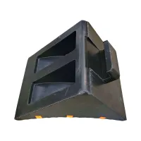 Černo-žlutý gumový zakládací klín pod kola FLOMA WCF28 - délka 33 cm, šířka 29 cm, výška 27 cm