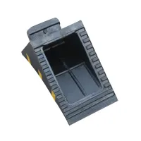 Černo-žlutý gumový zakládací klín pod kola FLOMA WCF12 - délka 28,5 cm, šířka 15,5 cm, výška 18,5 cm