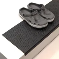 Gumový nášlap na schody FLOMA Criss Cross - délka 25 cm, šířka 75 cm, výška 0,5 cm