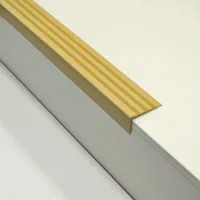 Béžová plastová (PVC) protiskluzová schodová hrana F816 - délka 150 cm, šířka 8,2 cm, výška 4,5 cm