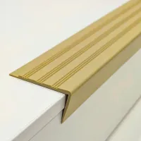 Béžová plastová (PVC) protiskluzová schodová hrana F816 - délka 150 cm, šířka 8,2 cm, výška 4,5 cm