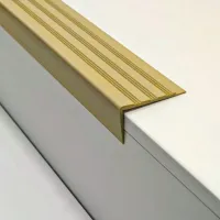 Béžová plastová (PVC) protiskluzová schodová hrana F816 - délka 150 cm, šířka 8,2 cm, výška 4,5 cm