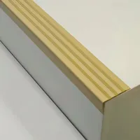 Béžová plastová (PVC) protiskluzová schodová hrana F816 - délka 150 cm, šířka 8,2 cm, výška 4,5 cm