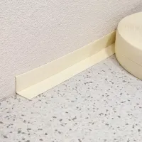Bílá plastová (PVC) soklová lišta F129 - délka 40 m, šířka 3 cm, výška 3 cm