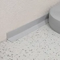 Bílá plastová (PVC) soklová lišta F230 - délka 40 m, šířka 3 cm, výška 3 cm