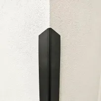Černá ocelová ochrana rohů zdí, stěn bez otvorů pro šrouby, k nalepení CP10 - délka 150 cm, šířka 4 x 4 cm, tloušťka 0,1 cm