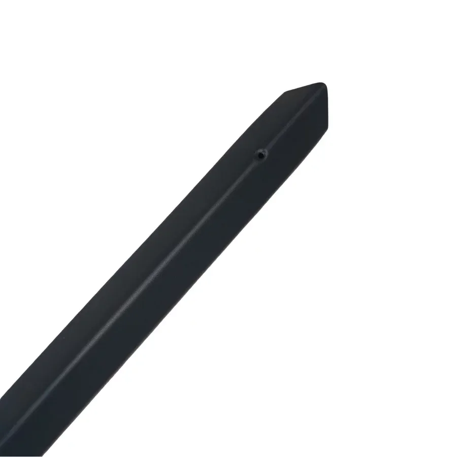 Černá ocelová ochrana rohů zdí, stěn s otvory pro šrouby CP10 - délka 150 cm, šířka 4 x 4 cm, tloušťka 0,1 cm