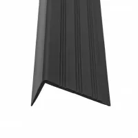 Černá plastová (PVC) protiskluzová schodová hrana F600 - délka 150 cm, šířka 8,2 cm, výška 4,5 cm